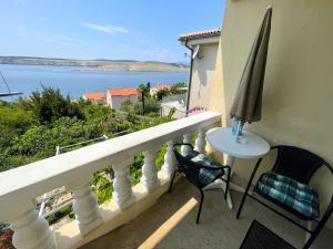 Apartmani Perović - 3hvězdičkové hotely ve městě Jadranovo