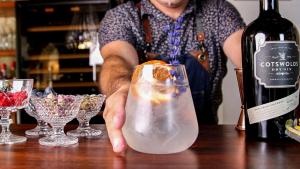 Oinou Strata - Adults Only