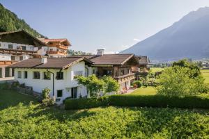Mandelbaum Ferienwohnung - 3hvězdičkové hotely ve městě Neustift im Stubaital