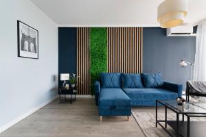 EASY RENT- SKY Free Parking, Hala Globus, 24h Check-in, Zana