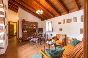 Finca El Picacho Apartments in the countryside 2 Km from the beach