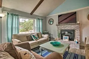 Walk to Beach Quaint Dennis Home with Deck and Grill! - دينيس