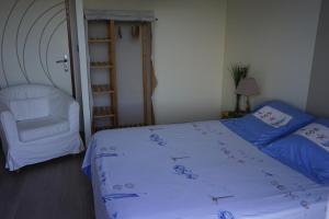 B&B / Chambres d'hotes Chambre d'hotes le Berceau : Chambre Deluxe (2 Adultes + 1 Enfant)