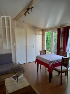 Chalets l'IOasis, location saisonniere ouverte toute l'annee sur l'Ile d'Oleron : photos des chambres