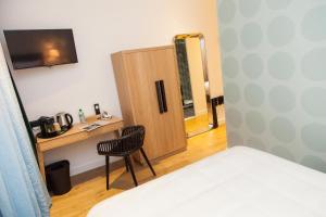 Hotels The Originals Boutique, Hotel Le Lion, Clermont-Ferrand : photos des chambres