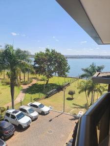 Flat no Life Resort com vista incrível do Lago