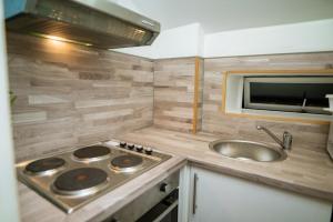 Manchester City-Centre Apartment with Dedicated Workspace, Sleeps 4