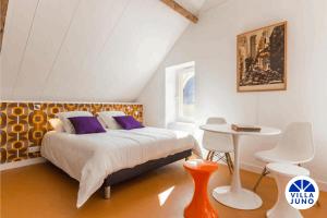 Maisons d'hotes Villa Juno - Saint-Aubin-sur-Mer - Cote de nacre - Normandie - Plage debarquement : Chambre Familiale avec Douche 