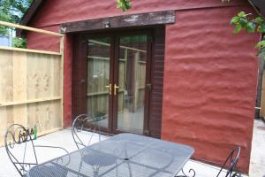 The Nook - Farm Park Stay with Hot Tub & Dome