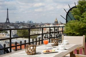 Suite with Terrace with Eiffel Tower View room in Le Littré