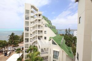 Apartamento en el Centro de San Andrés Islas con vista al mar- Edificio Bay Point 703