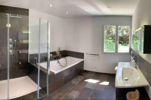 Villas Casa Lagone - Villa Luxe avec Piscine et Superbe Vue : photos des chambres