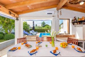 Nature & Sea Holiday Home with Pool