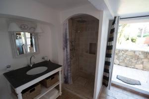 Appartements Studio independant dans mas provencal : photos des chambres