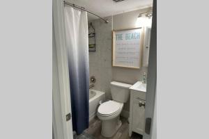 Siesta Key Village-Suite #4: A block to the Beach!