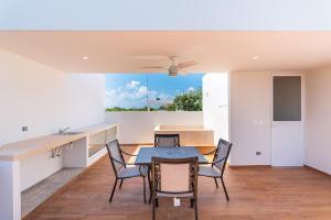 Entire House- 3BR with Private Roof Top Deck