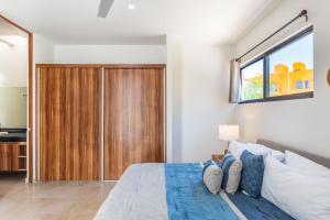 Entire House- 3BR with Private Roof Top Deck