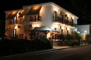 Ξενοδοχείο Άρης (Hotel Aris)