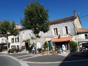 Maisons de vacances Beautiful holiday home in Verteillac with pool : photos des chambres