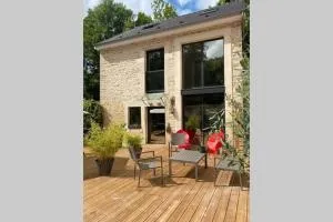 Les Dépendances - 提勒河畔伊