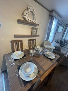 Luxury Static Home 2 Bed Sleeps 6