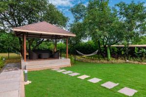 Classique Woods by StayVista with Lawn with Gazebo & Bar, Indoor Fun