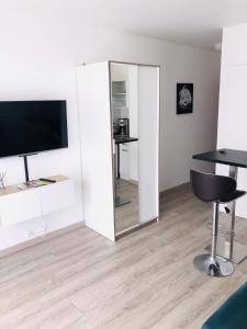 Studio en résidence, proche de la mer avec parking gratuit et 5G home