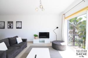 The other Side Del Rey Apartment