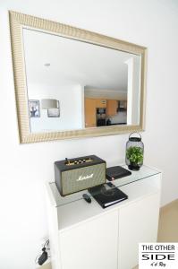 The other Side Del Rey Apartment