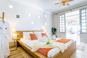 Ocean View Penthouse - Central Location - 100m to the Beach