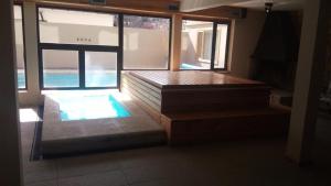 Departamento con pileta climatizada Roca