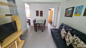 PRAIA DE 4 ILHAS Apartamento 2 Quartos 50M da Praia Com Vista