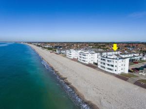 No 28 Contemporary beach side property with sea views