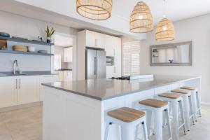 NKWAZI COTTAGE, 77 Nkwazi Drive, Zinkwazi beach