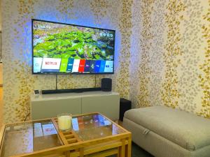 Paisley Central Apartment