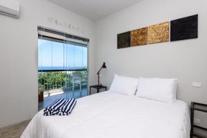 Ocean Blue Moderno Próximo à Praia do Leblon Vista Mar Espetacular Piscina Garagem Wi Fi e Sauna