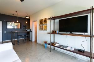 Ocean Blue Moderno Próximo à Praia do Leblon Vista Mar Espetacular Piscina Garagem Wi Fi e Sauna