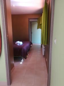 Appartements appartement avec Jacuzzi hammam sauna privatise au rez de chaussee ds maison a Voglans a 2 kilometres du lac du bourget en Savoie entre Chambery et Aix les Bains cure thermale : photos des chambres