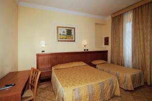 Large Triple Room room in Hotel Meridiana