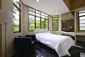 CBD Studio: spacious, serviced, MRT