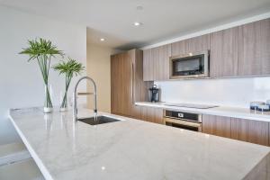 914 Tiffany House condo