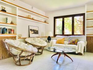 Casa mediterránea con gran jardín y piscina a 500 m de la playa