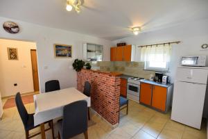 Apartment in Vir with Terrace, Air conditioning, Wi-Fi (4592-1)