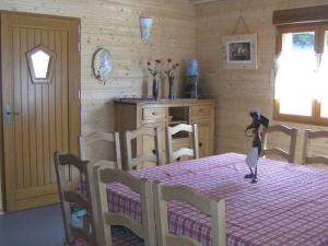 Chalets Magnificent wooden chalet with sauna : photos des chambres