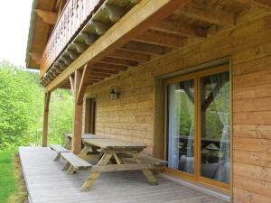 Location gîte, chambres d'hotes A large and magnificent wooden chalet with a sauna dans le département Vosges 88