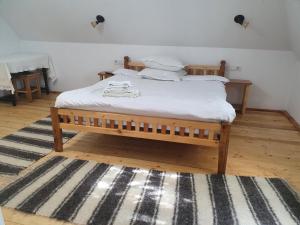 Double Room with Garden View room in Căsuța din Gradina