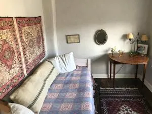 Half Moon House top flat - Upper Welson