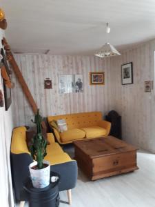 Sejours chez l'habitant La Tarriere : Chambre Double avec Salle de Bains Commune