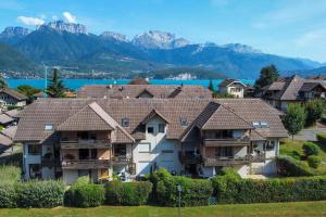 Maisons de vacances Le Bleu du Lac - 150m from the lake - terrace & parking in Sevrier : photos des chambres