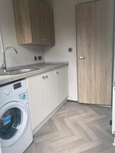 Graceland Lodge with Hot Tub